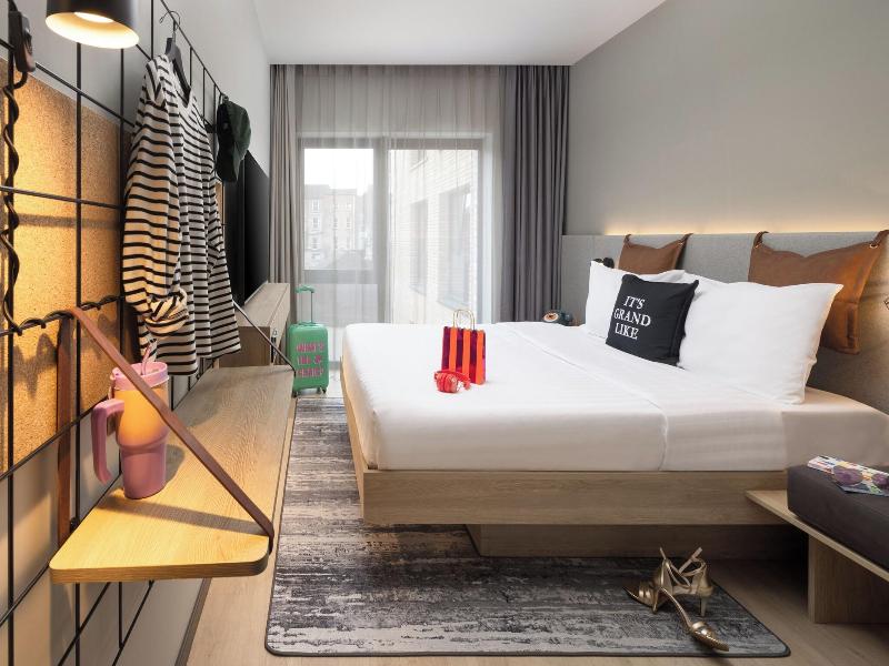 Moxy Cork image