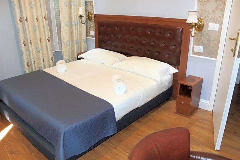 Hotel Aida image