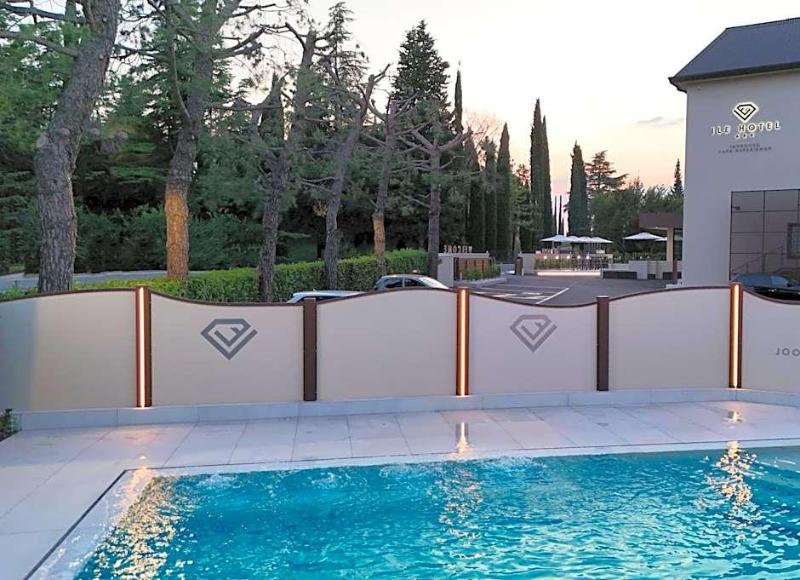 Ile Hotel image