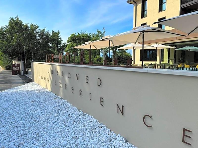 Ile Hotel image