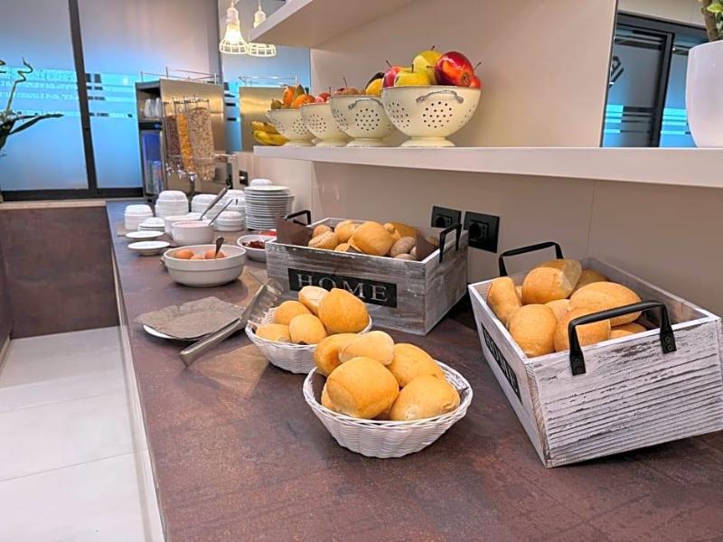 Ile Hotel image