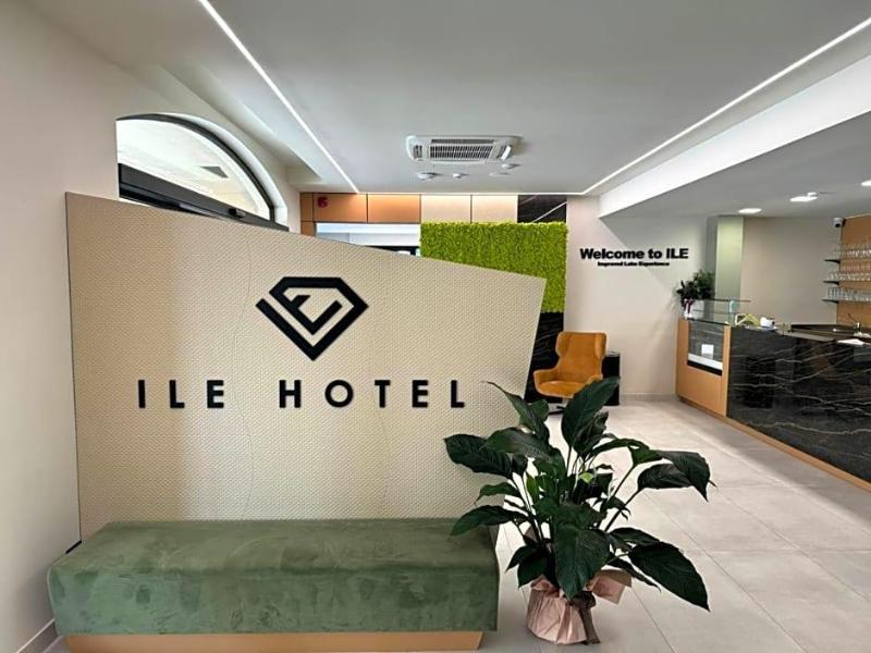 Ile Hotel image
