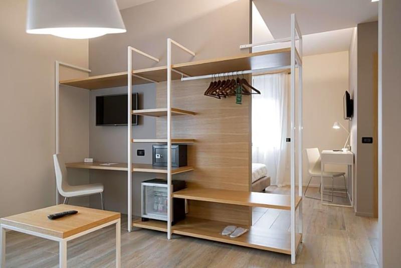 Ile Hotel image