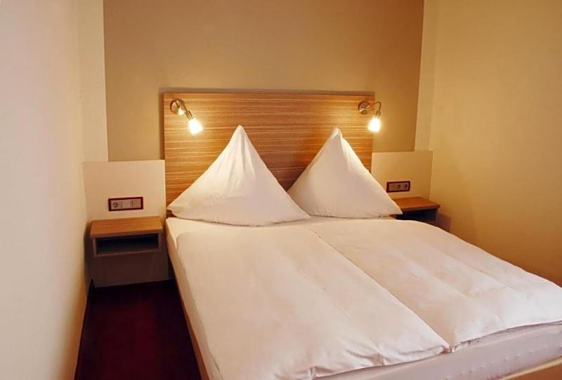 Hotel Mv Hleneck image