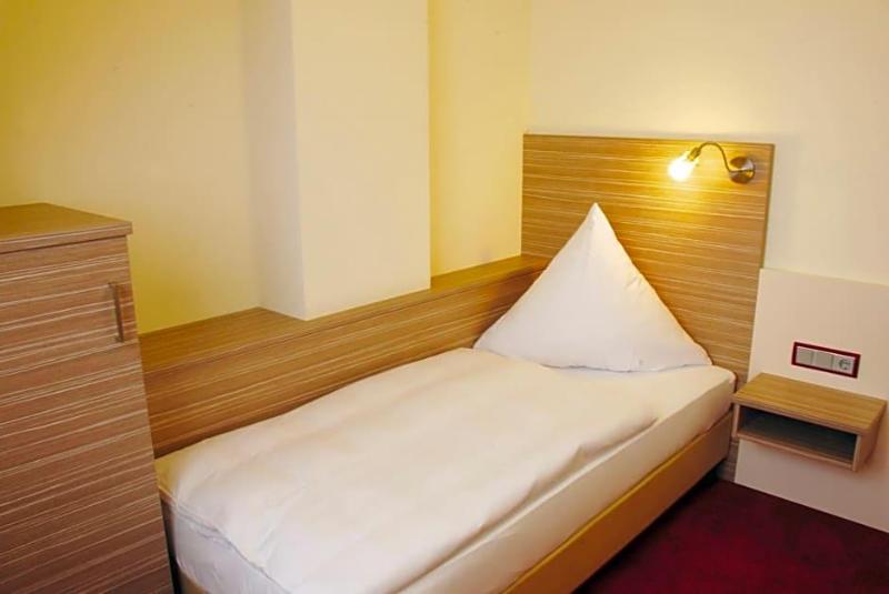 Hotel Mv Hleneck image