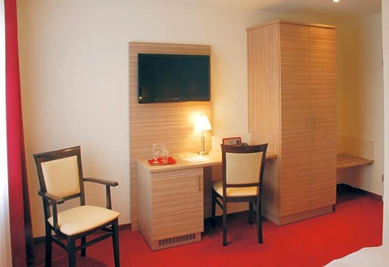 Hotel Mv Hleneck image