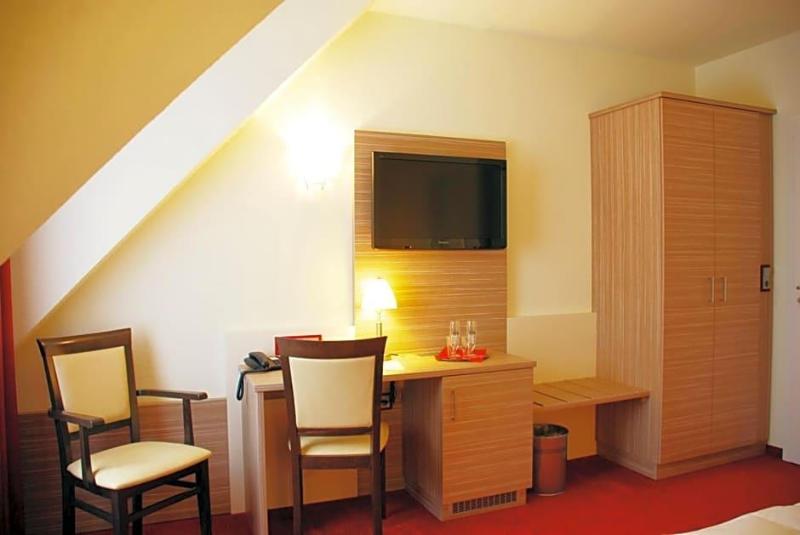 Hotel Mv Hleneck image