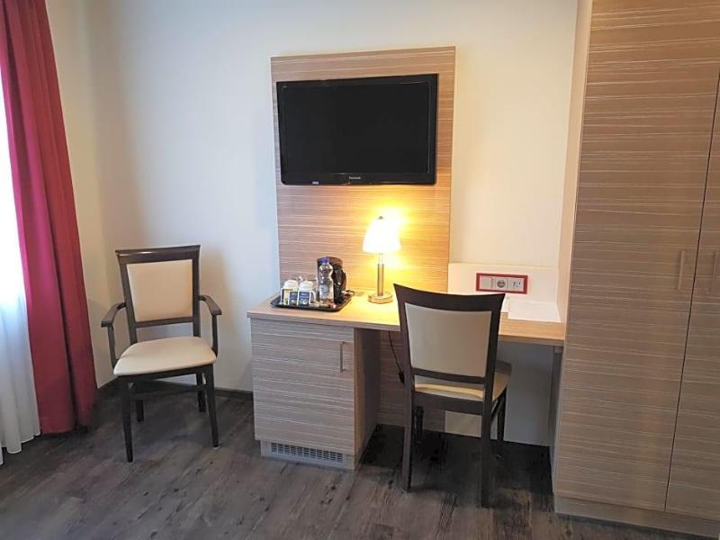 Hotel Mv Hleneck image