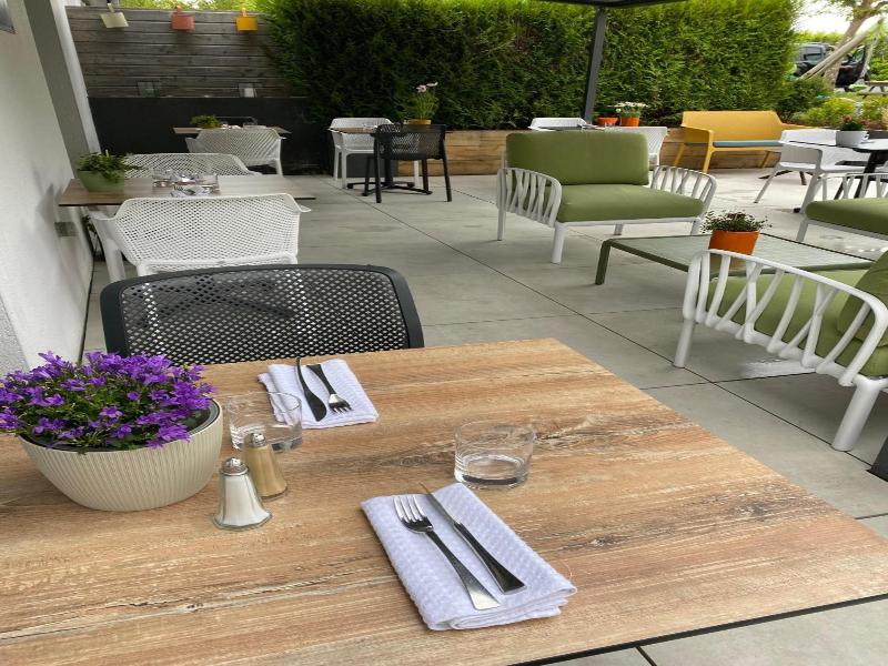 Hotel Restaurant L Eskemm St Brieuc Trv Gueux image
