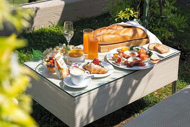 Hotel Aquila D Oro Desenzano image