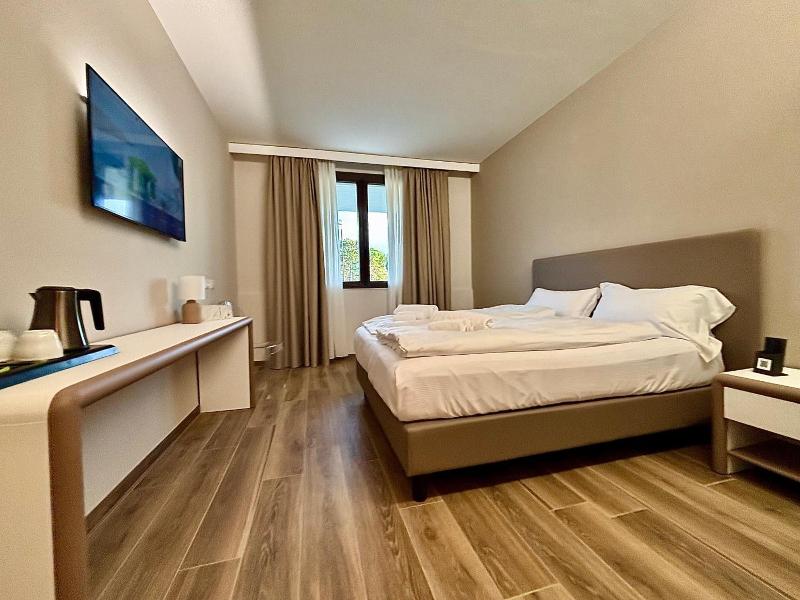 Hotel Aquila D Oro Desenzano image