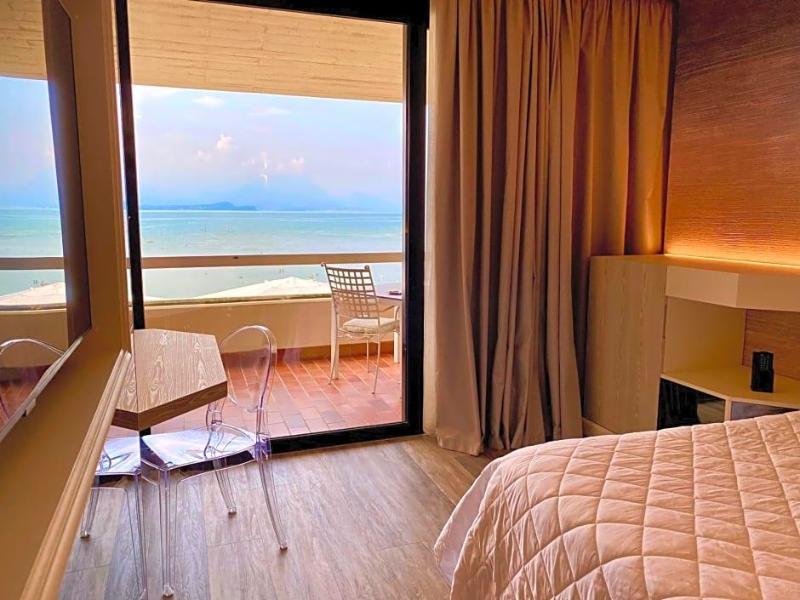 Hotel Aquila D Oro Desenzano image