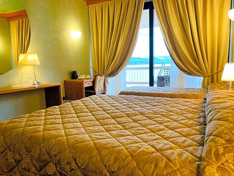 Hotel Aquila D Oro Desenzano image