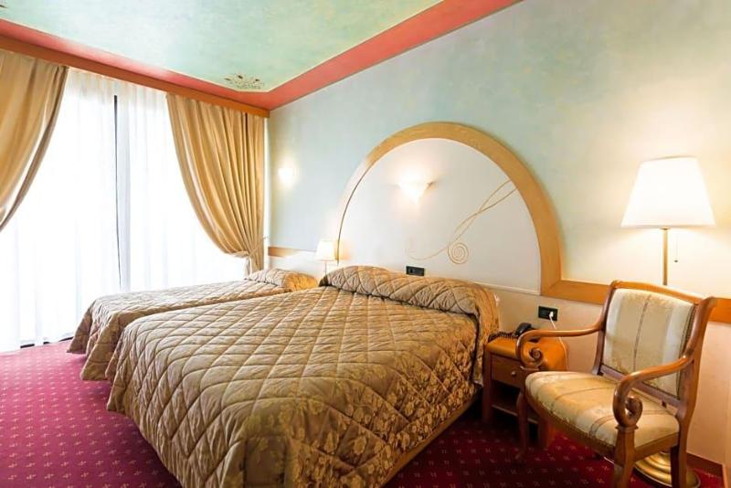 Hotel Aquila D Oro Desenzano image
