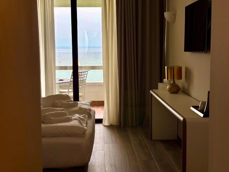 Hotel Aquila D Oro Desenzano image