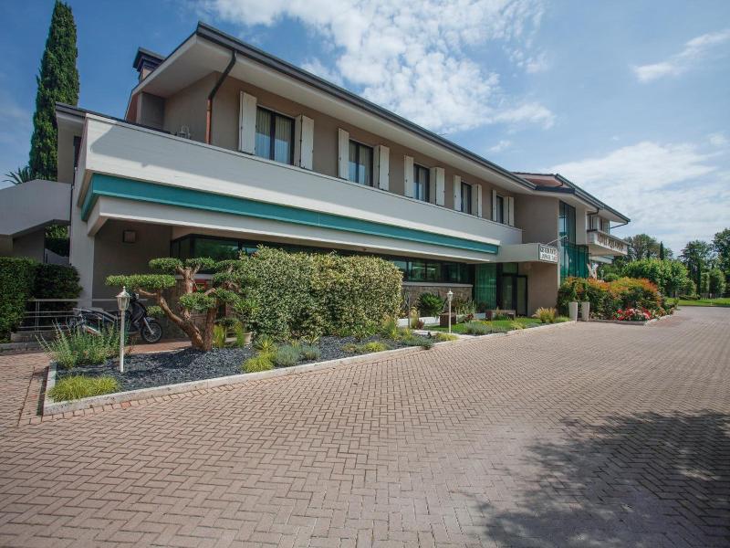 Hotel Aquila D Oro Desenzano image