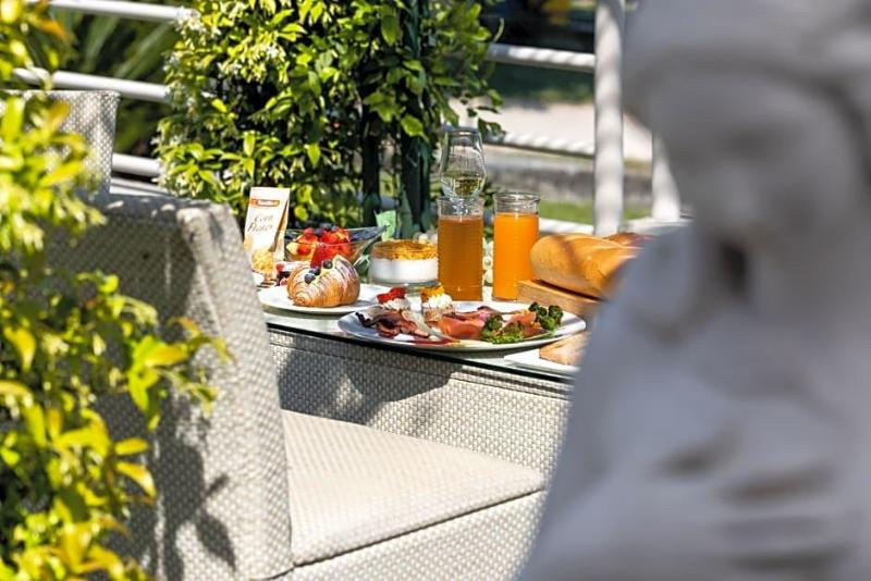 Hotel Aquila D Oro Desenzano image