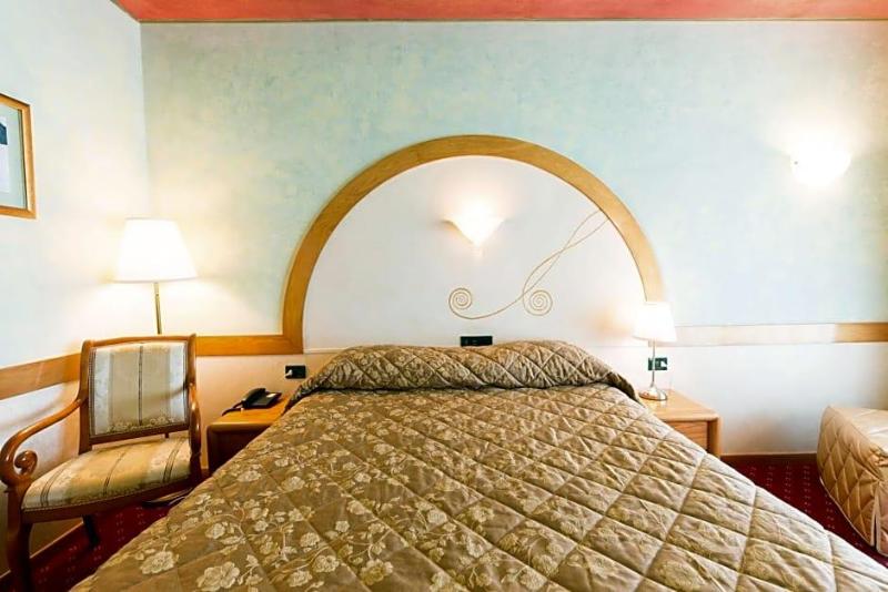 Hotel Aquila D Oro Desenzano image