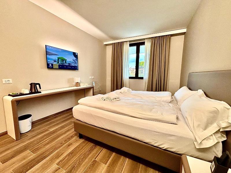 Hotel Aquila D Oro Desenzano image