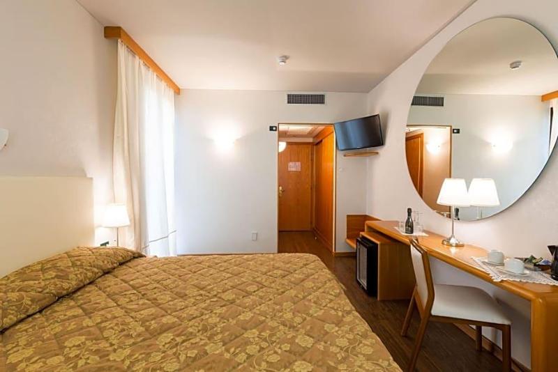 Hotel Aquila D Oro Desenzano image