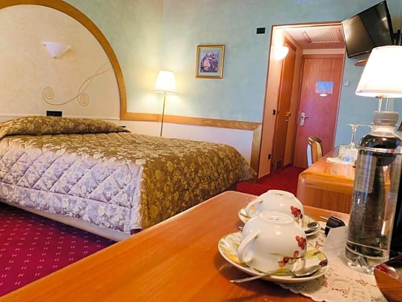 Hotel Aquila D Oro Desenzano image