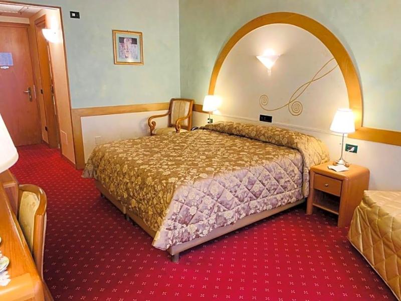 Hotel Aquila D Oro Desenzano image