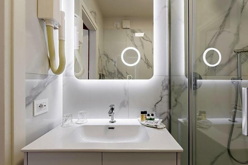 Hotel Aquila D Oro Desenzano image