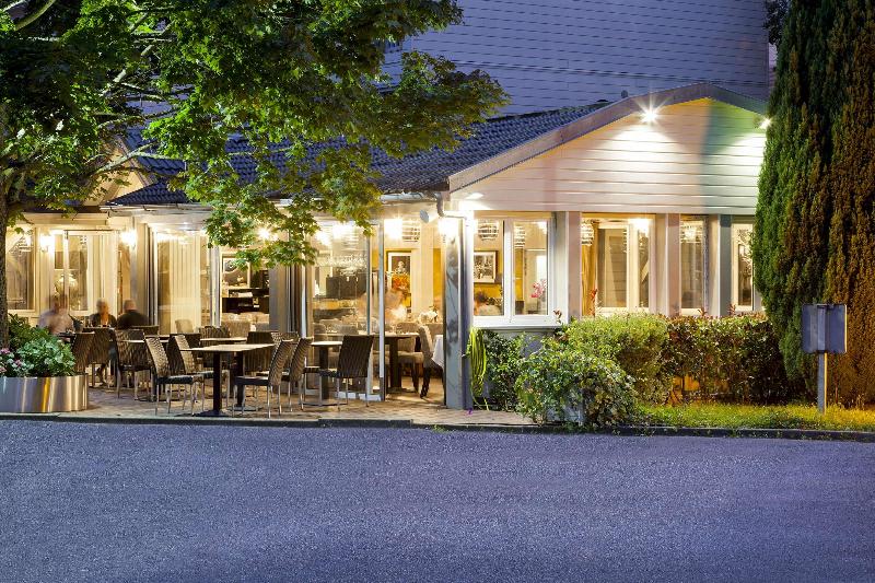 Hotel Acadie Les Ulis — exterior view