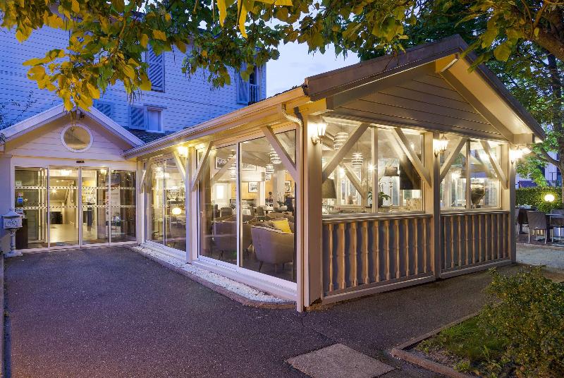 Hotel Acadie Les Ulis — general view