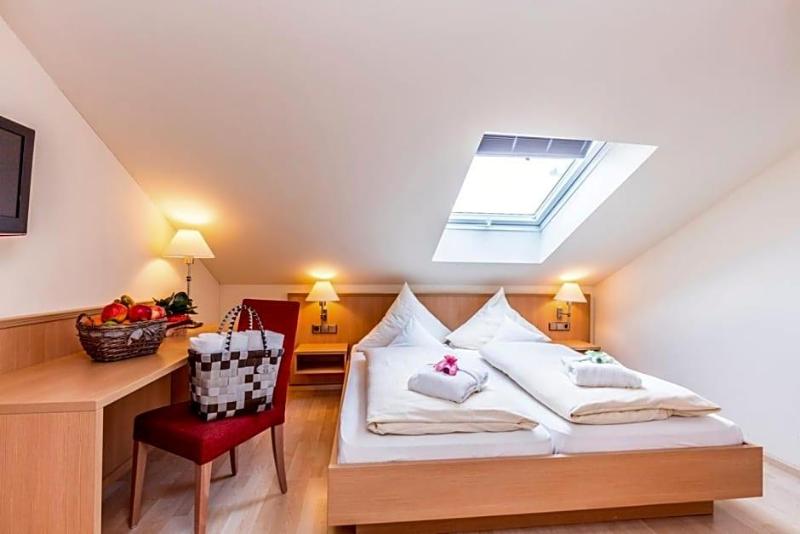 Hotel Restaurant Krone Wellness Schopfheim image
