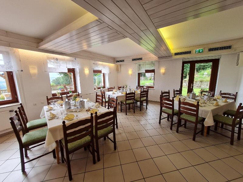 Hotel Waldquelle Baumhaushotel Aerzen image