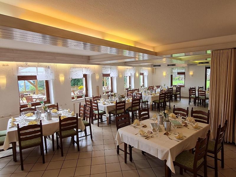 Hotel Waldquelle Baumhaushotel Aerzen image