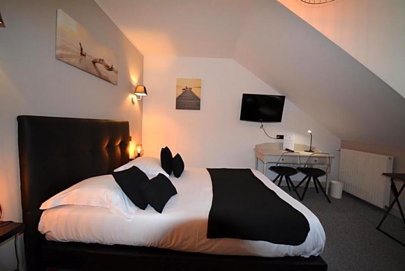 Hotel Le Saint Yves image