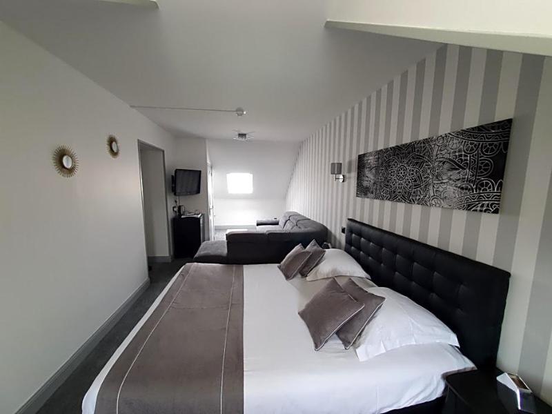 Hotel Le Saint Yves image