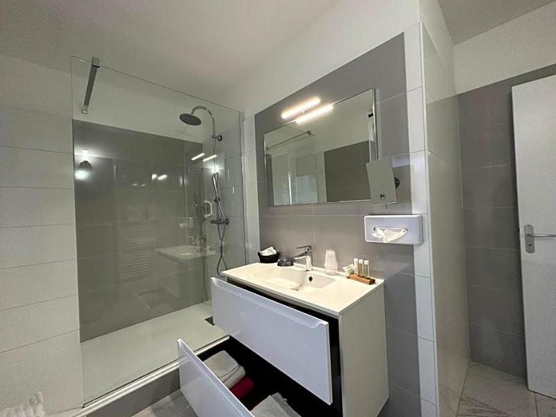 Hotel Le Saint Yves image