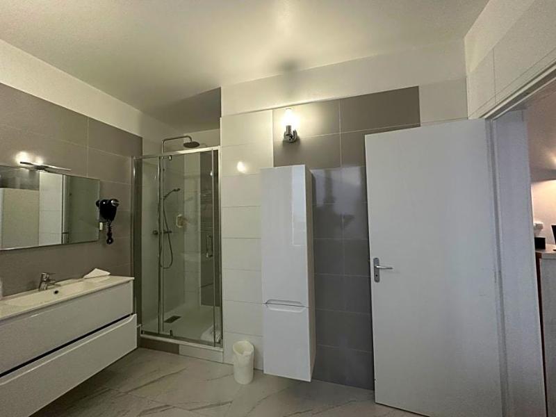 Hotel Le Saint Yves image