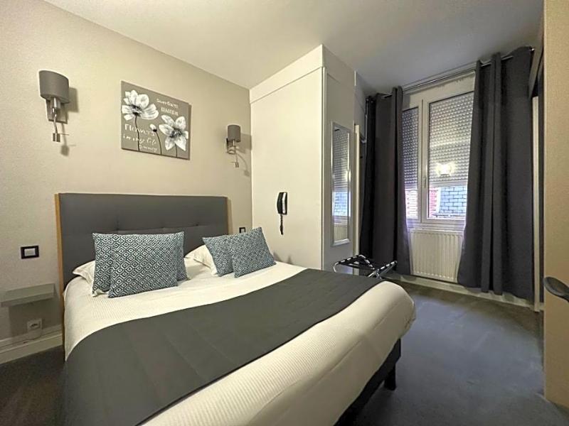Hotel Le Saint Yves image