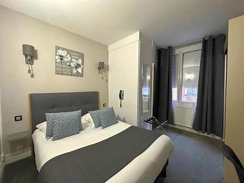 Hotel Le Saint Yves image