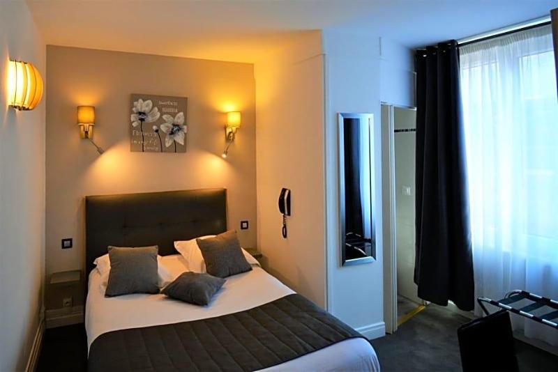 Hotel Le Saint Yves image