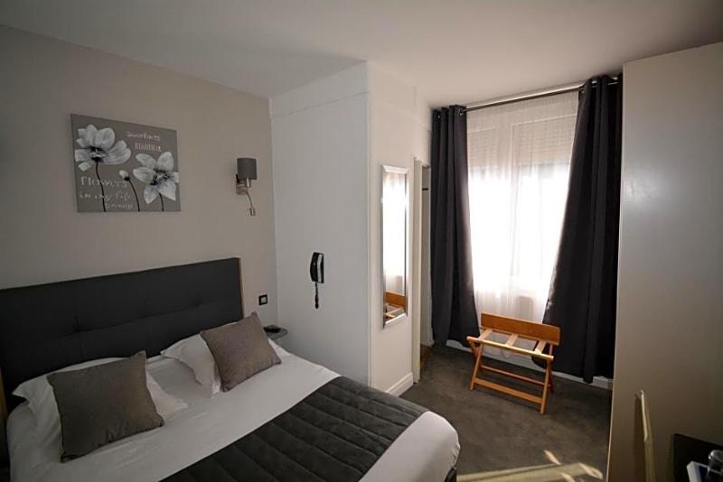 Hotel Le Saint Yves image