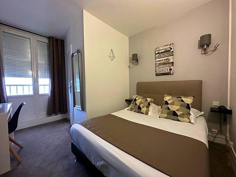 Hotel Le Saint Yves image