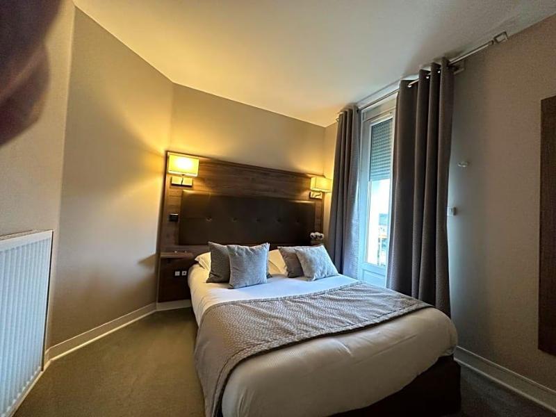 Hotel Le Saint Yves image