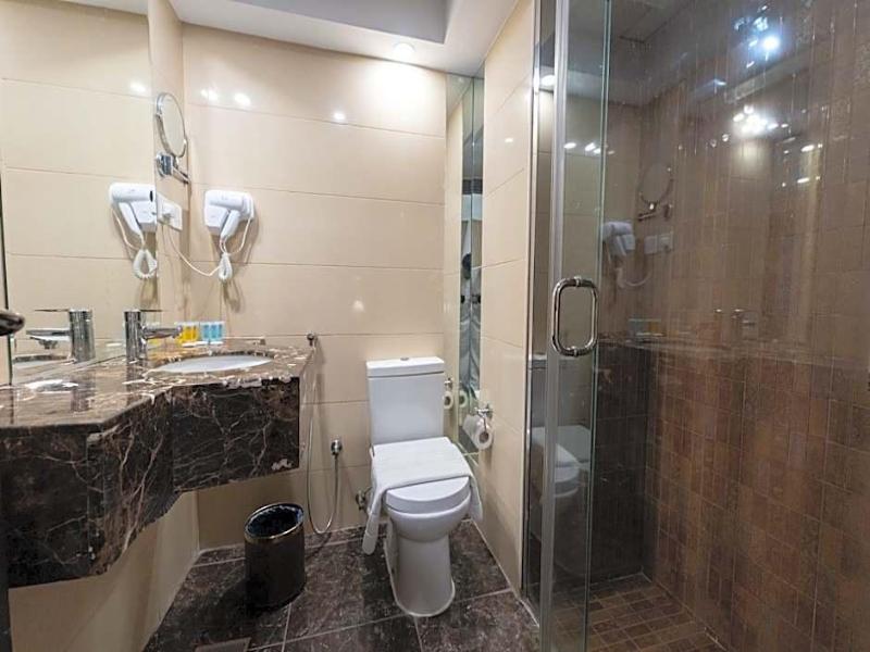 Hayah Plaza Hotel image