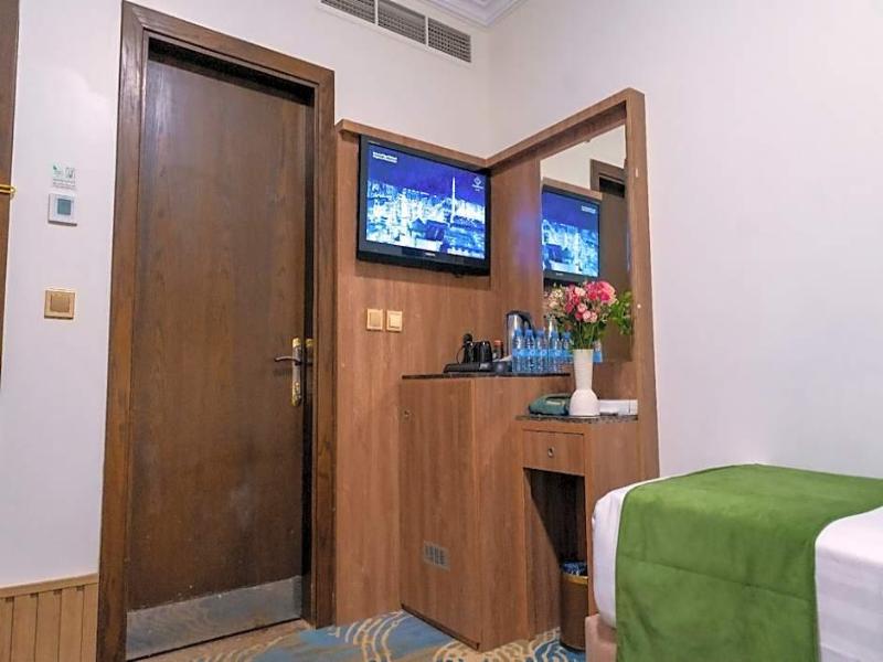 Hayah Plaza Hotel image