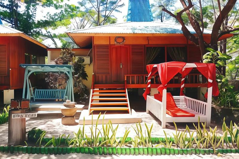 Cemara Beachfront Suite By Zuzu image