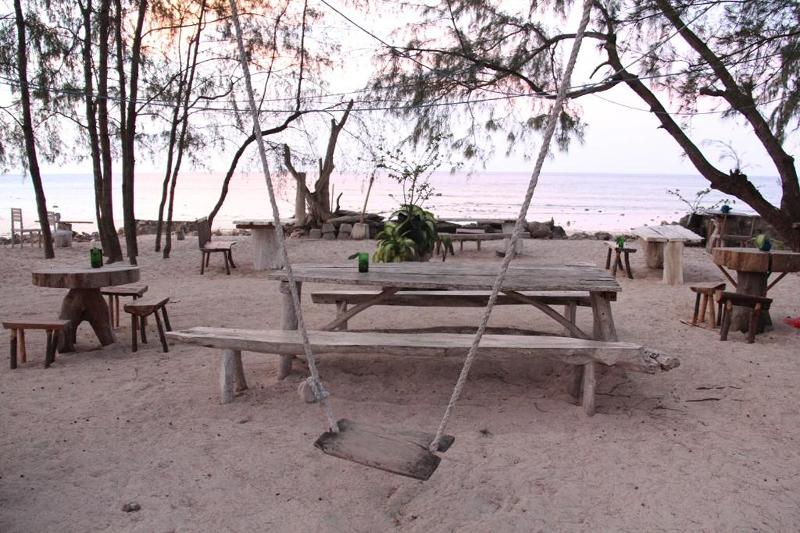 Cemara Beachfront Suite By Zuzu image 9