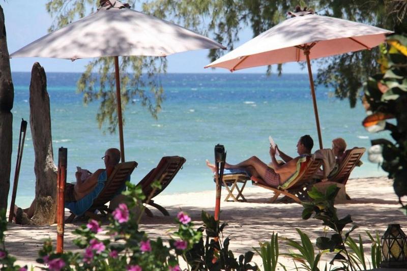 Cemara Beachfront Suite By Zuzu image