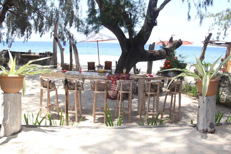 Cemara Beachfront Suite By Zuzu image