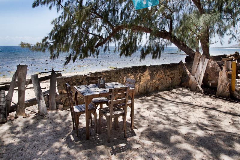 Cemara Beachfront Suite By Zuzu image
