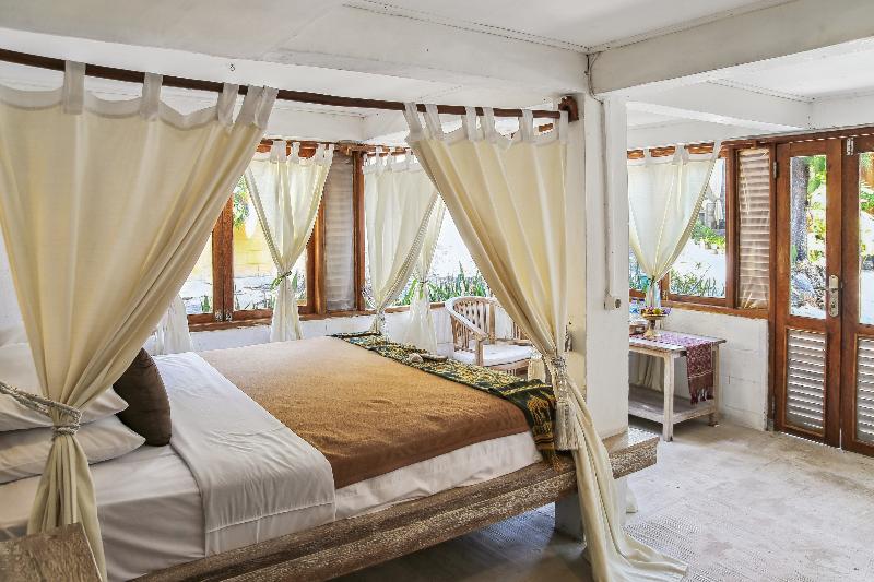 Cemara Beachfront Suite By Zuzu image